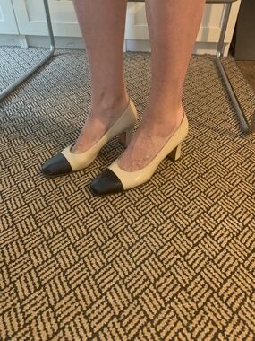 Luxury Italian Bruno Magli Pumps (8 1/2 AA)